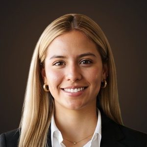 Alejandra Cisneros, Analista de Datos